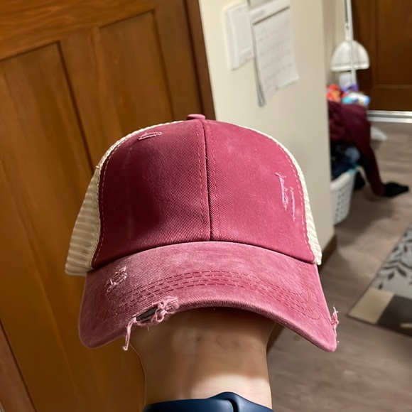 NWOT Distressed Ponytail Hat - Picture 1 of 2